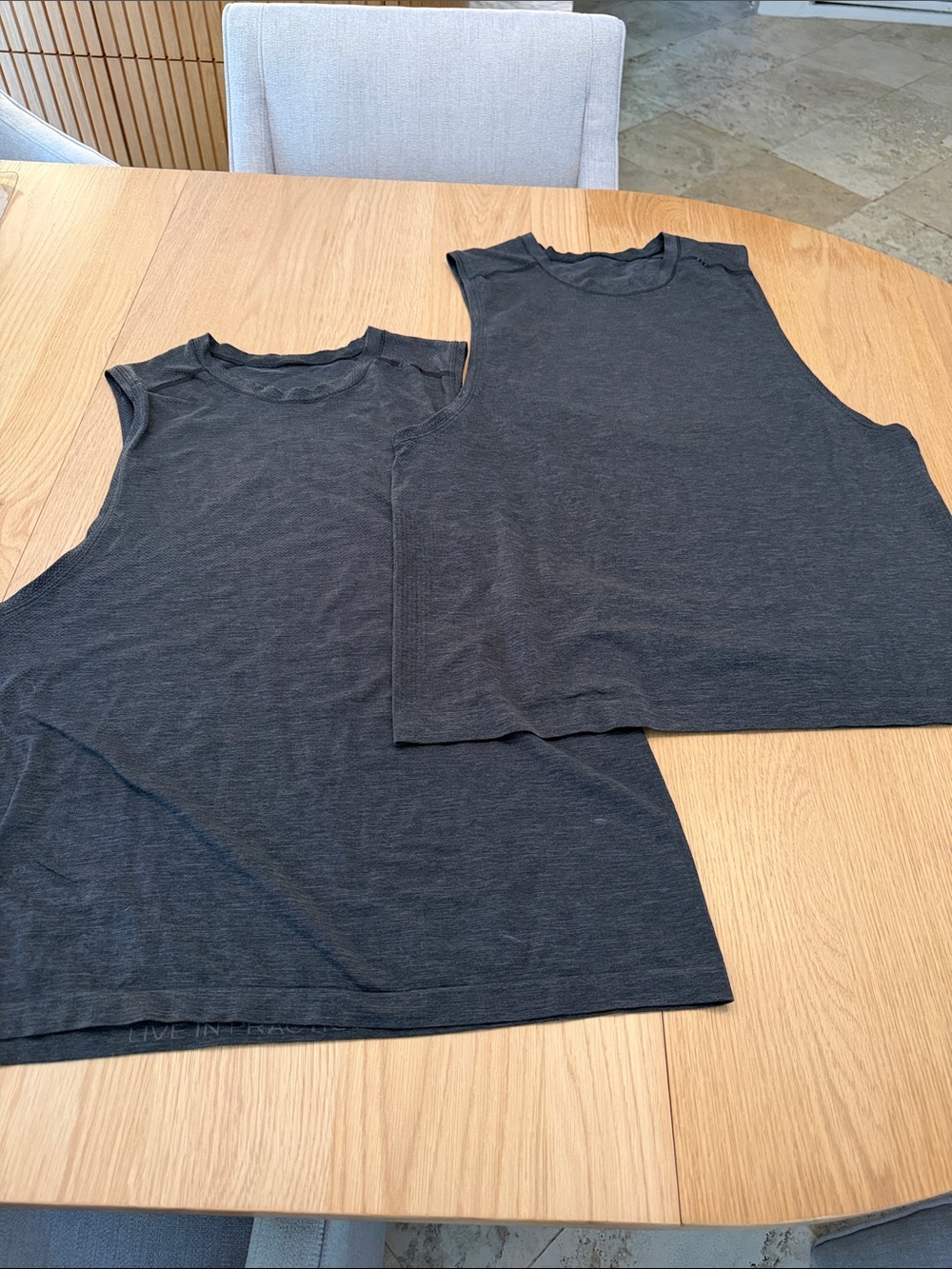 Men’s size L lululemon metal vent tech sleeves shirt 2.0